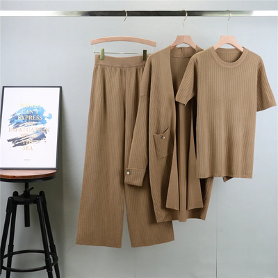 Carmen – Dreiteiligs Gestrickts Set mit Langem Cardigan