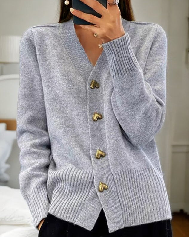 Regina cachemir - Elegante cárdigan con botones de corazón
